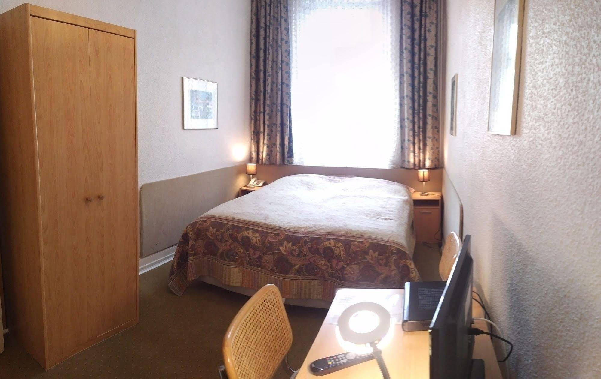 Central Budget Hotel בון מראה חיצוני תמונה